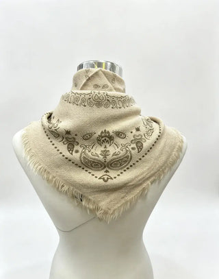 Petit foulard carré à motif bandana K25 – Lineta