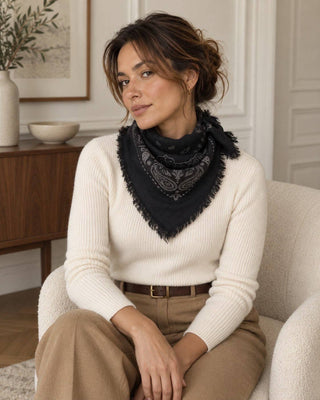 Petit foulard carré à motif bandana K25 – Lineta