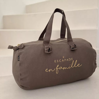 Sac de voyage polochon – "Escapade en famille" Taupe