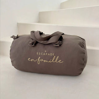 Sac de voyage polochon – "Escapade en famille" Taupe