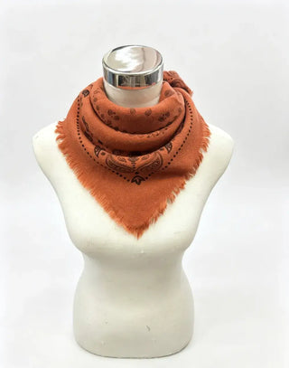 Petit foulard carré à motif bandana K25 – Lineta