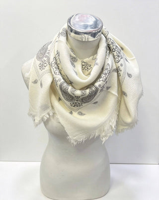 Foulard carré à motif paisley K24 – Lineta