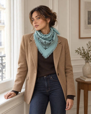 Petit foulard carré à motif bandana K25 – Lineta
