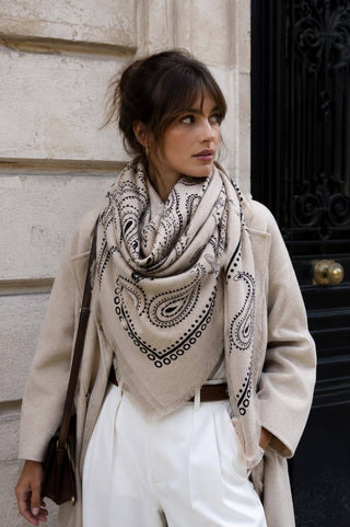 Grande écharpe carrée à motif paisley K2 – Lineta