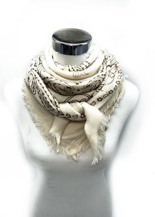 Foulard carré à motif paisley K3/K23 – Lineta