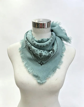 Petit foulard carré à motif bandana K25 – Lineta