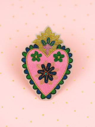 Broche Sacré-Cœur brodée à la main – Caladia