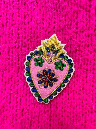 Broche Sacré-Cœur brodée à la main – Caladia
