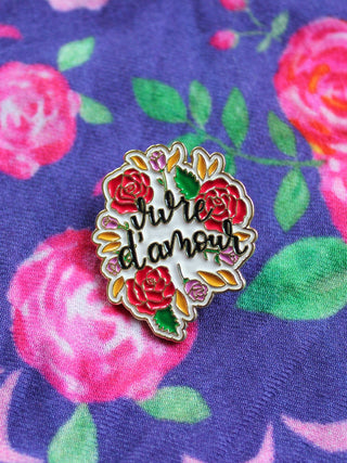 Pin’s Vivre d’Amour émaillé – Caladia