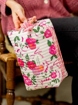 Trousse de toilette Vivre d’amour écrue matelassée – Caladia