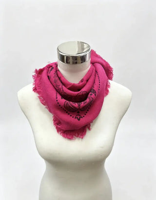Petit foulard carré à motif bandana K25 – Lineta