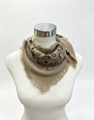 Petit foulard carré à motif bandana K25 – Lineta