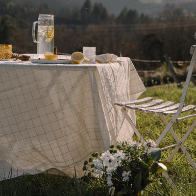 Nappe blanche fils or